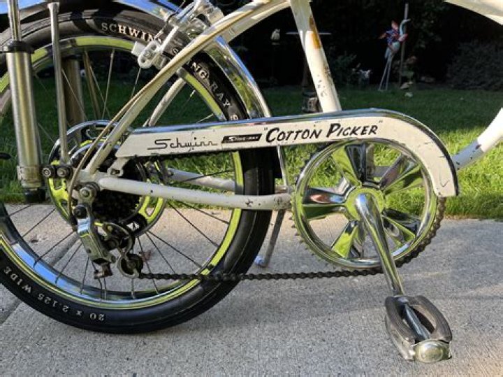 When did Schwinn make cotton picker?