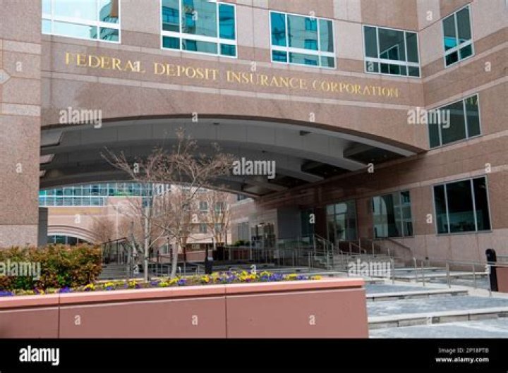 Where is the FDIC headquarters located?