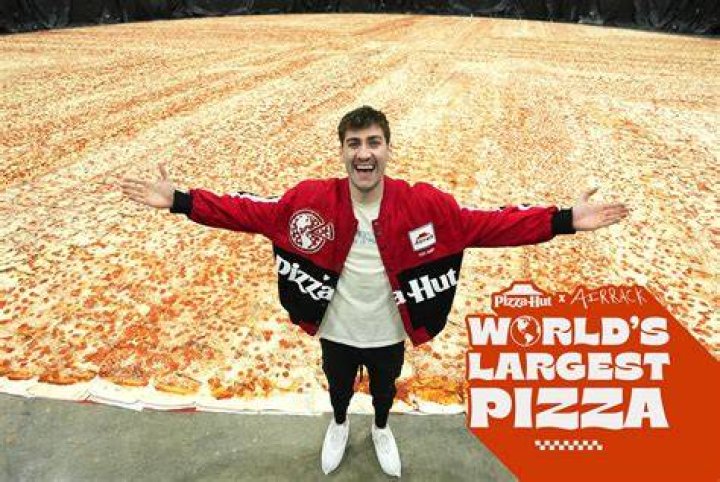 Who is the largest Pizza Hut franchise owner?