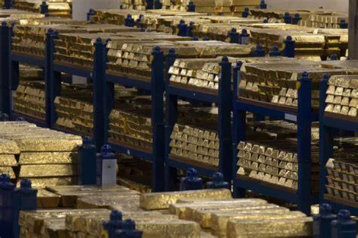 Why did Britain sell its gold reserves?