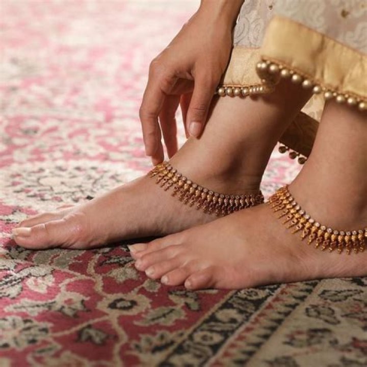 Why do we not wear gold anklets?