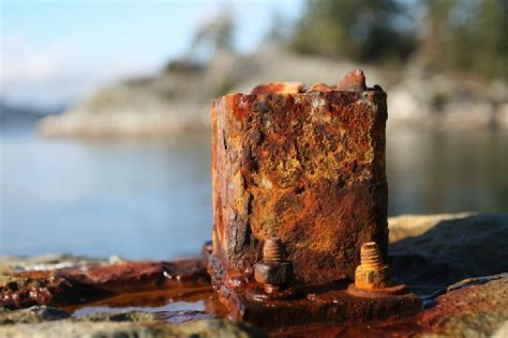 Will gold rust in saltwater?